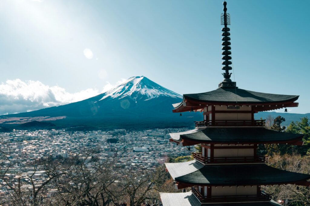 寺院から望む富士山
