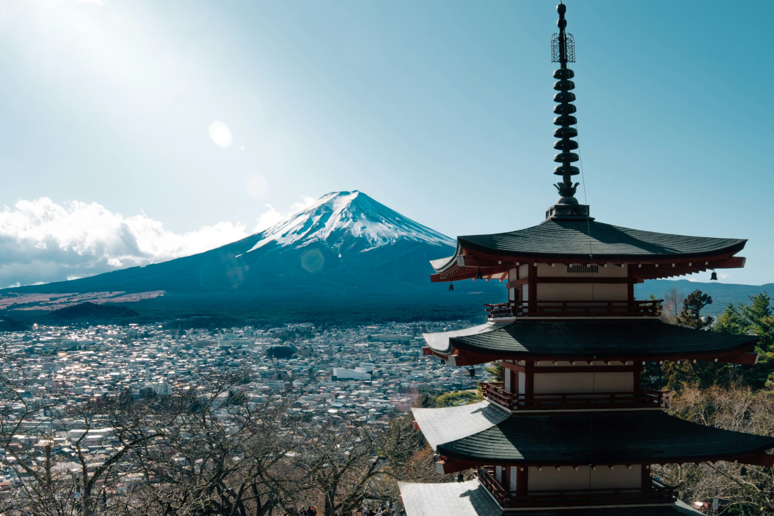 寺院から望む富士山